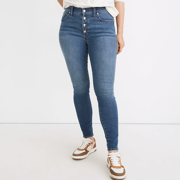 Madewell Denim - Madewell Mid-Rise Skinny Jeans in Varney Wash: Button-Front Edition Size 32